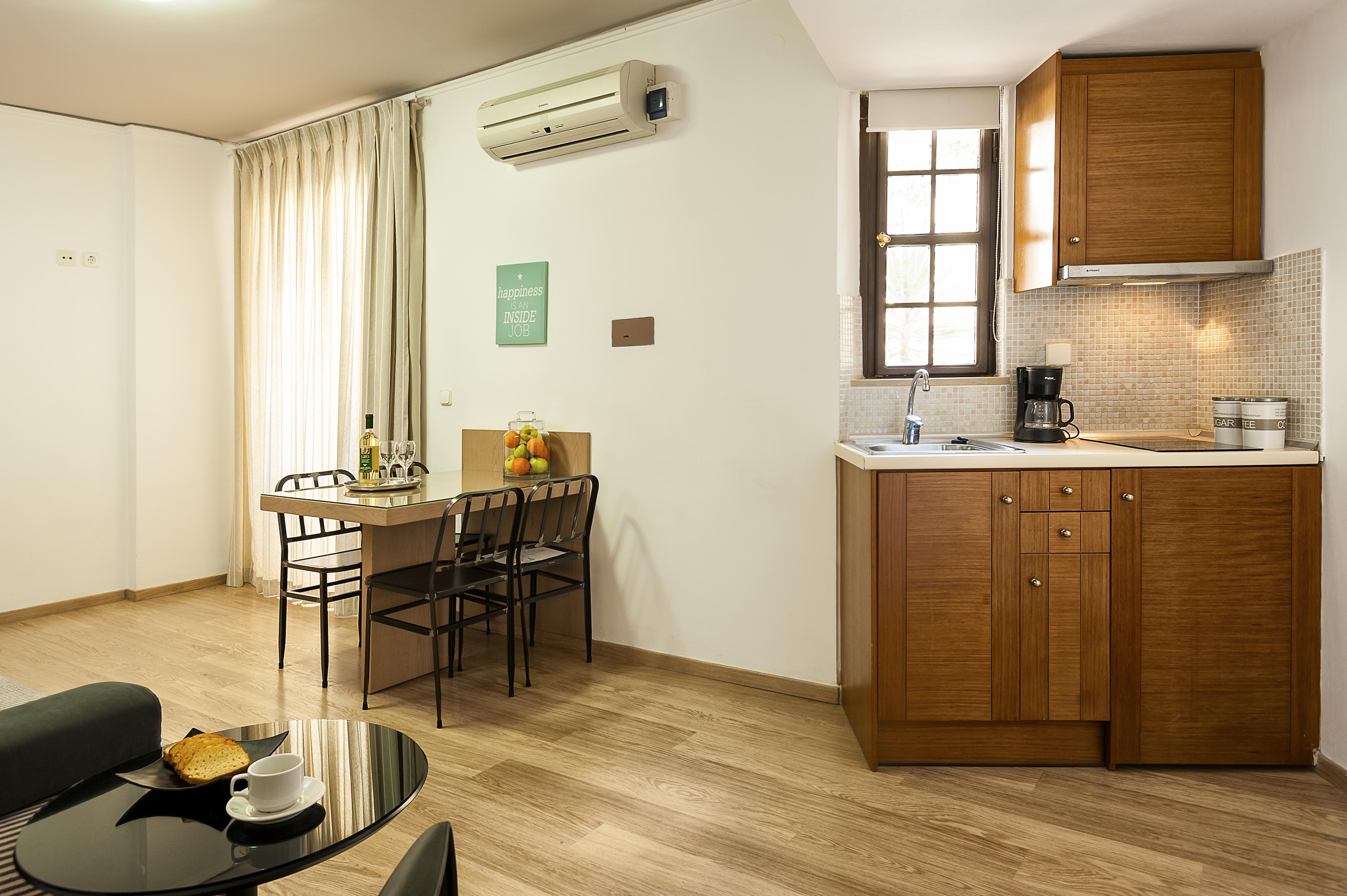 Elina Hotel Apartments 레팀노 외부 사진